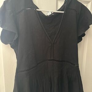 Black top with cutout Details